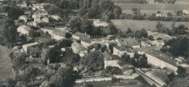 Vue aérienne du bourg de Cravans, autrefois
